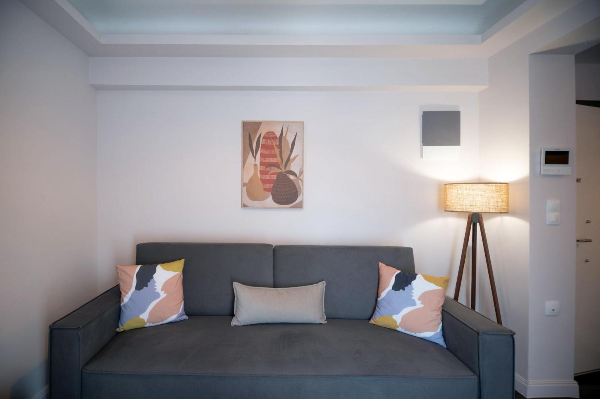 Niki - Sunny In Historic Center Apartment *
